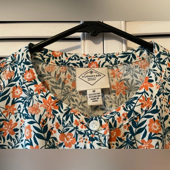 NWOT St. John’s Bay Floral Button Down Long Sleeve Ruffle Front Size Medium Top - Picture 4 of 11
